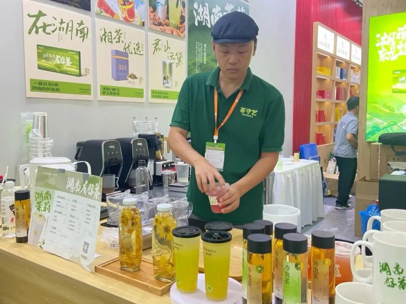 湘茶破圈年轻化：湖南茶博会上传统茶企的“奶沫+跨界”突围战